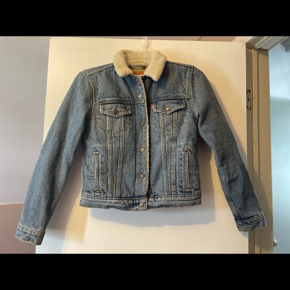 Ladies size small Levi’s Sherpa jacket - Picture 1 of 2